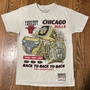 Mitchell & Ness Chicago Bulls 3-Peat Tee